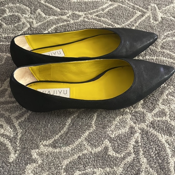 Flats - Picture 3 of 6